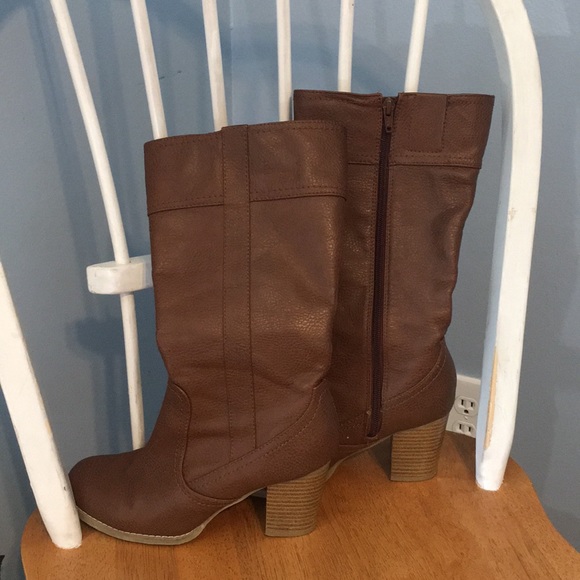 Boots - Picture 2 of 3